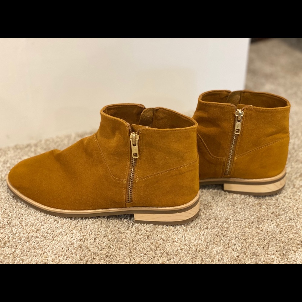 BHAVA booties NWOT